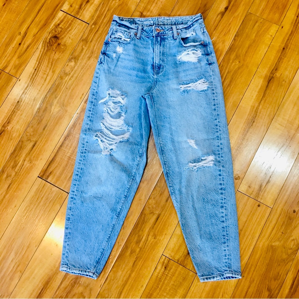 American Eagle AEO relaxed mom jeans denim distressed relaxed blue ripped 0